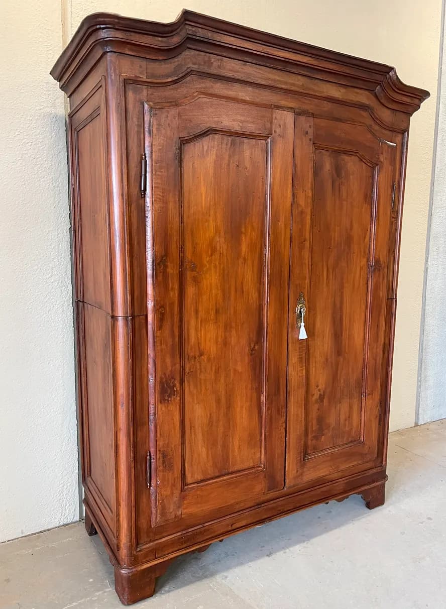 Armadio antiquariato epoca 700 mosso, Settecento