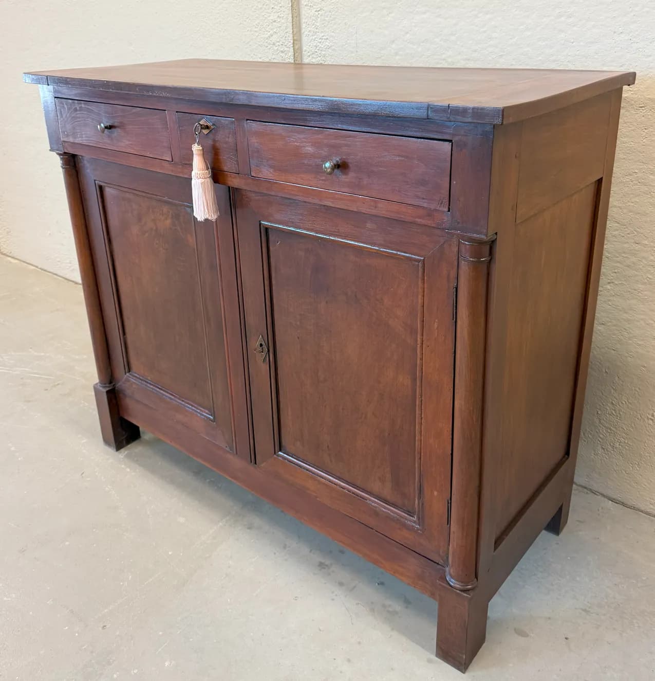 Credenza due ante epoca Impero in noce, Ottocento