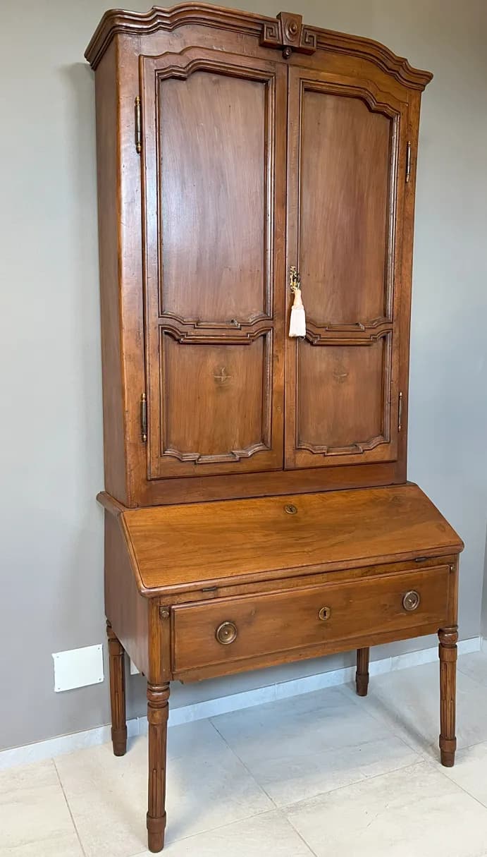 Trumeau con ribalta epoca 700 in noce, Settecento